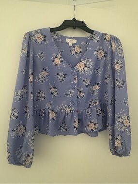 Candie's Lavender Floral V-Neck Peplum Top